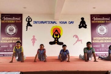 अंतर्राष्ट्रीय योग दिवस के अवसर पर नया गांव, जिला सारण के इंटरनेशनल स्कॉलर्स स्कूल के प्रांगण में योगाभ्यास का आयोजन