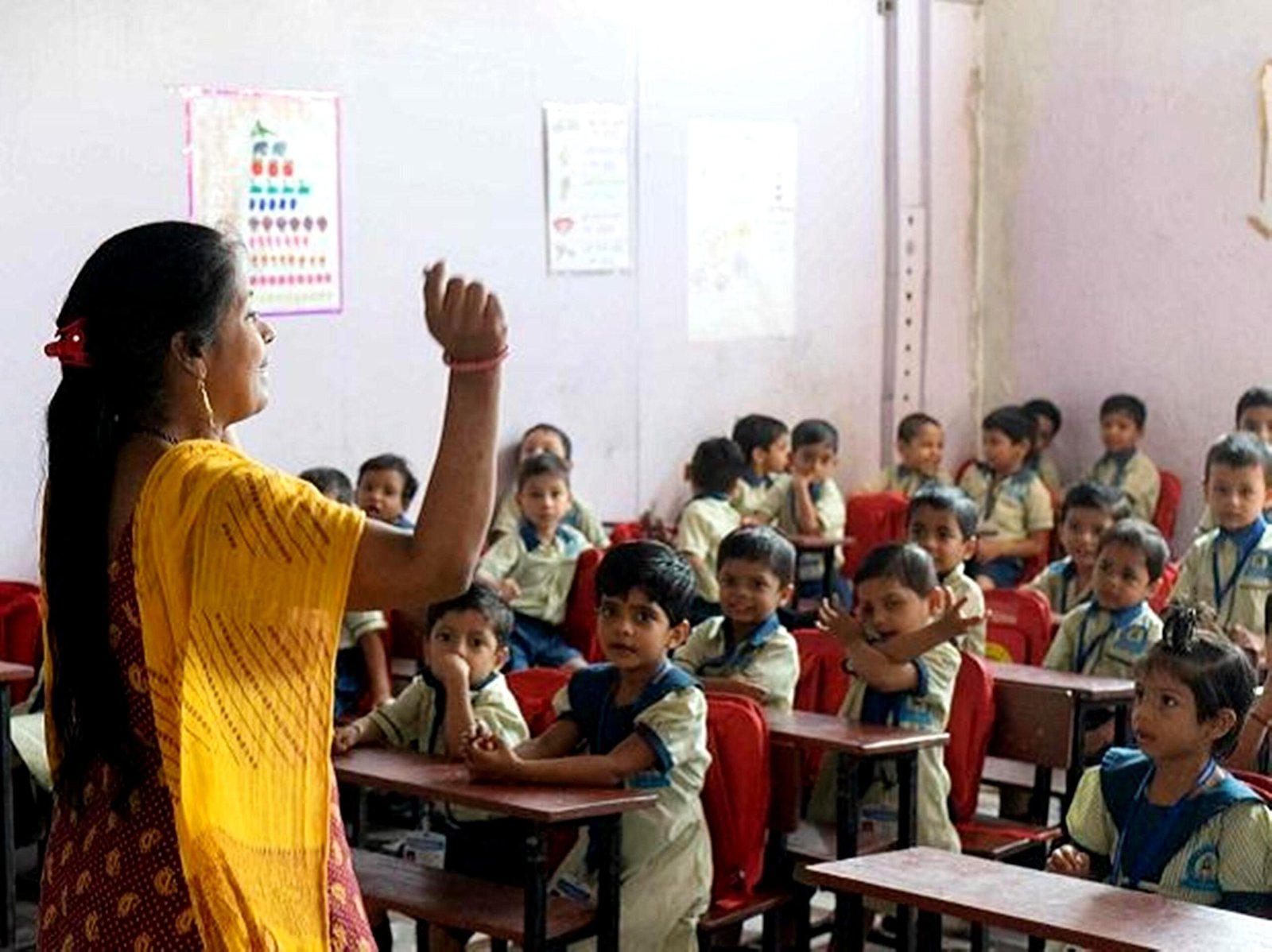 दुनिया के 140 देशों की आबादी से ज्यादा भारत में शिक्षक (यूडाइस प्लस की रिपोर्ट)