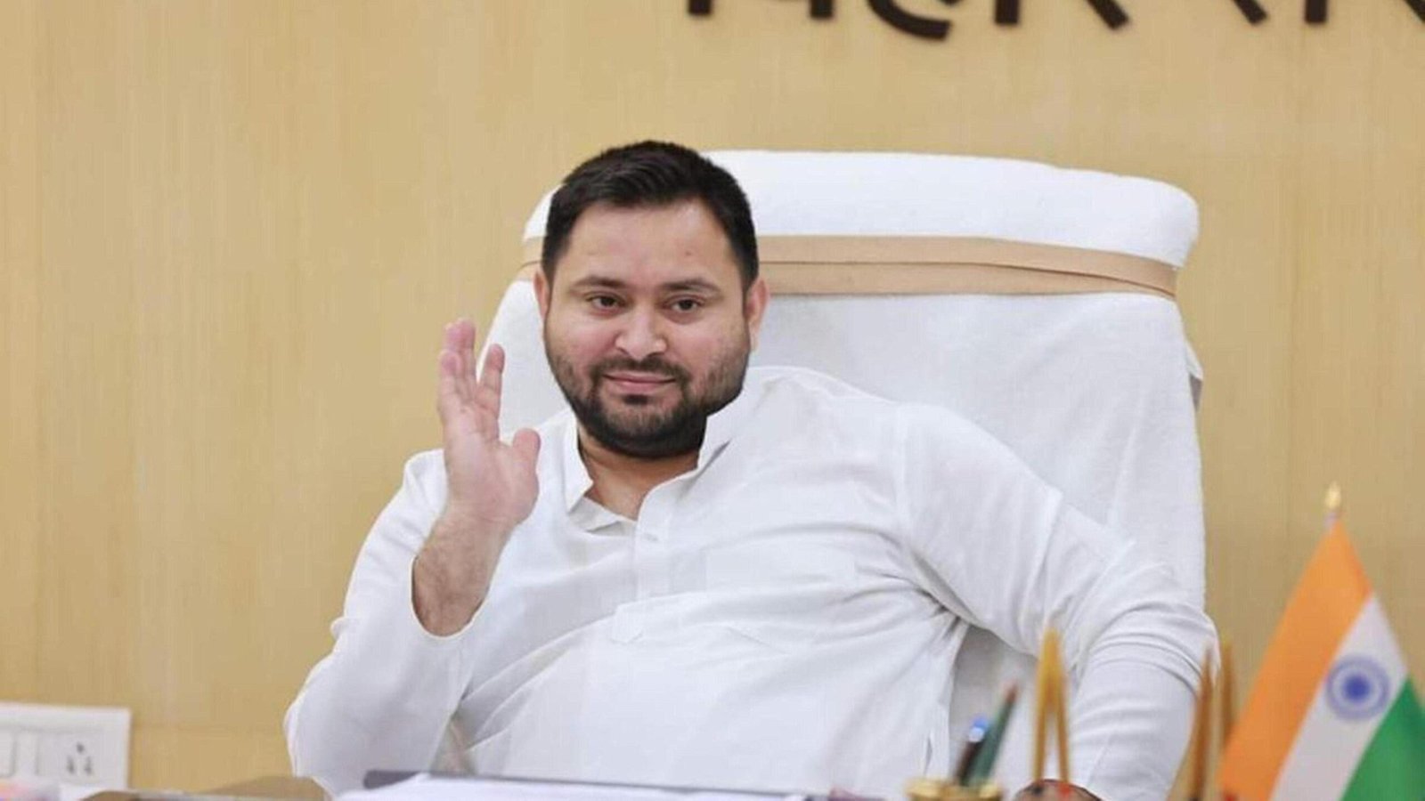 तेजस्वी यादव जानते हैं – नेतृत्व नारे से नहीं – संयम से बनता है और सत्ता विरासत से नहीं – विश्वास से मिलती है