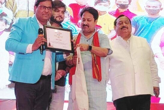 मनोज भावुक को ‘दुलहिनिया नाच नचावे’ के लिए मिला बेस्ट लिरिसिस्ट अवॉर्ड