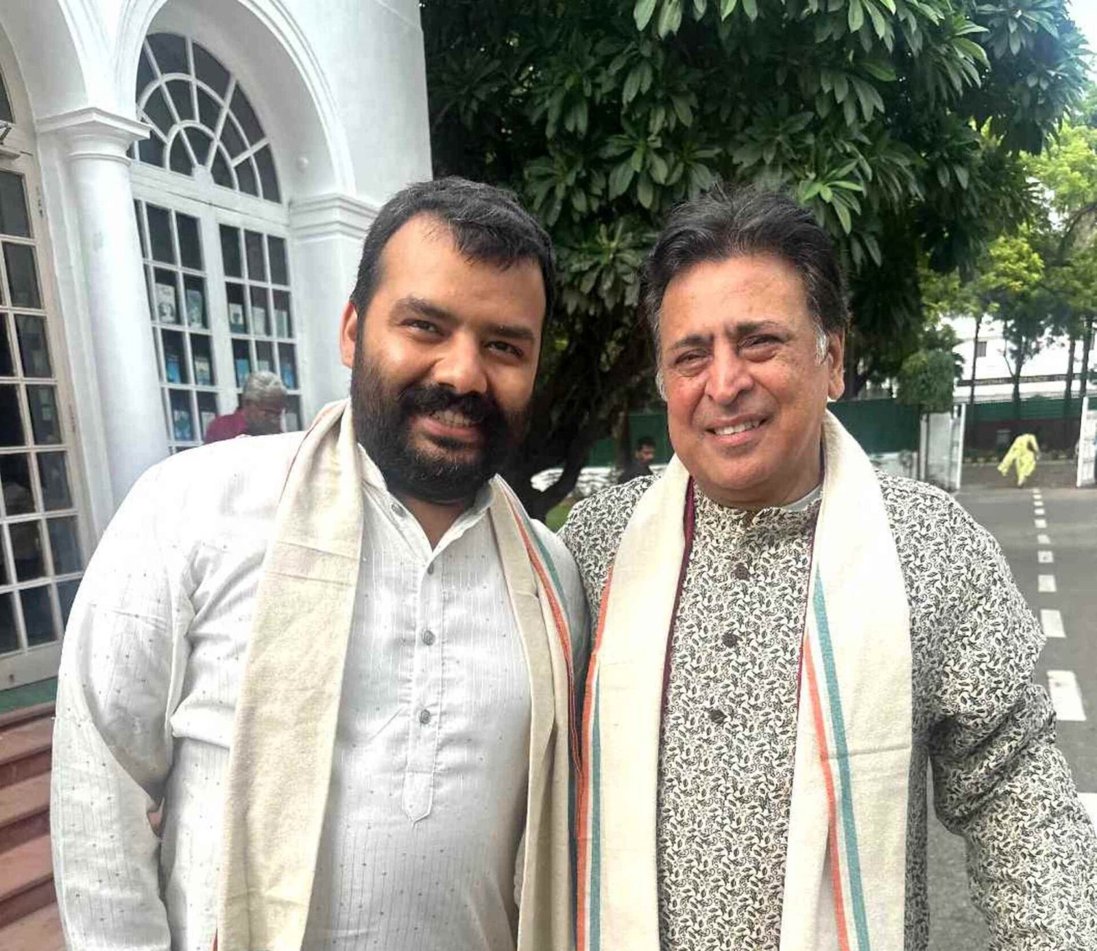 ‘शिर्डी साईं बाबा फाउंडेशन’ के संस्थापक औशिम खेत्रपाल ने ‘हनुमान अंश’ की टीम को सम्मानित किया