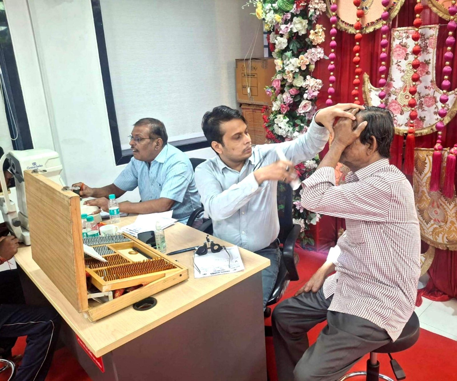चश्मा बैंक के 5 वें संस्करण में 54 लोगों की हुई नेत्र जाँच, 43 जरूरतमंदों को निःशुल्क चश्मा देने की प्रक्रिया पूरी